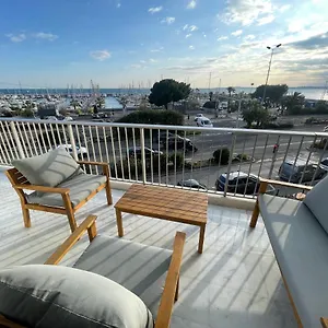 Bord De Avec Piscine Appartement